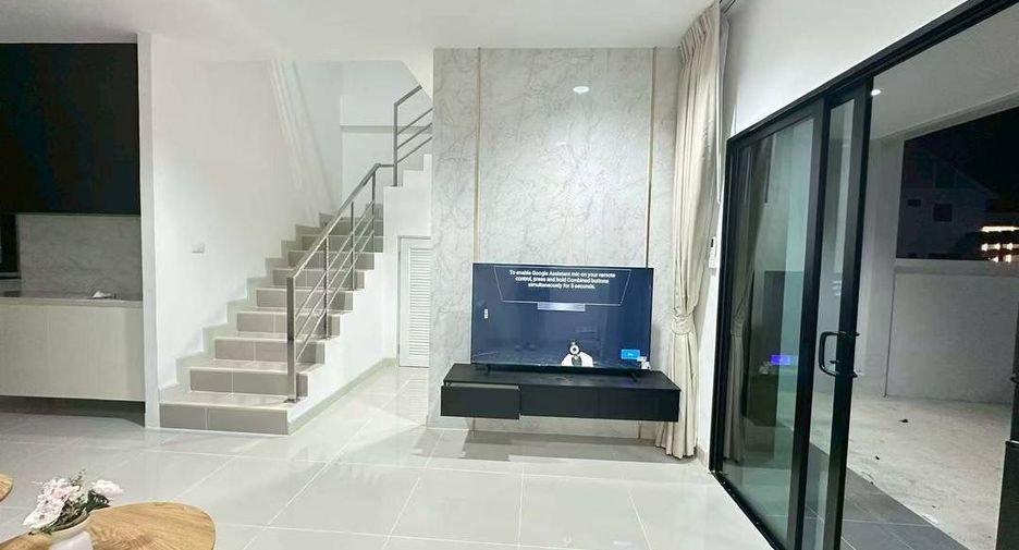 Casa en alquiler de 3 habitaciones en Bang Lamung, Chonburi