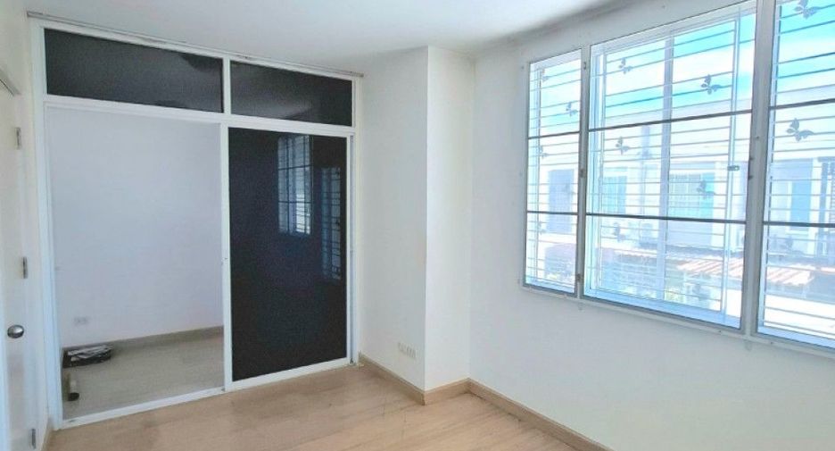 For sale 3 bedrooms townhouse in Bang Phli, Samut Prakan