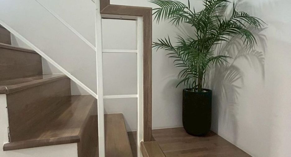 For sale 3 bedrooms townhouse in Prawet, Bangkok