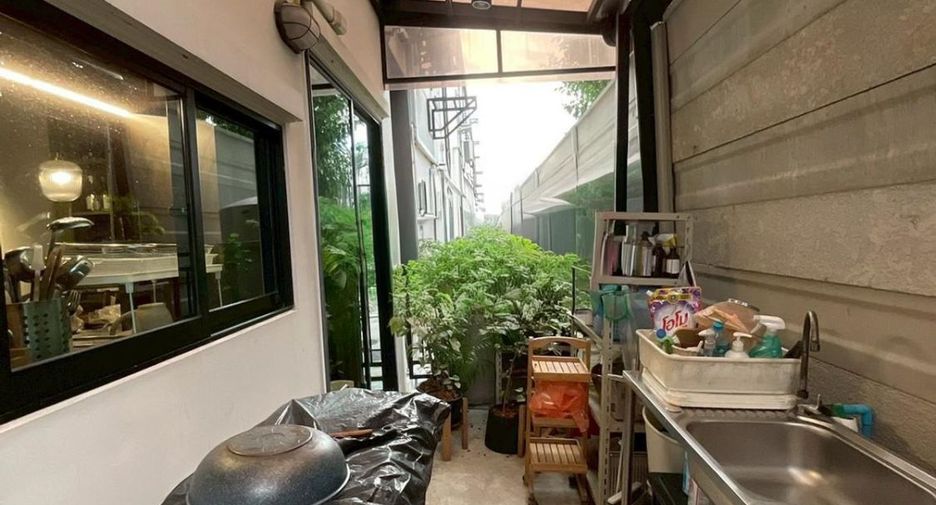For sale 3 bedrooms townhouse in Prawet, Bangkok