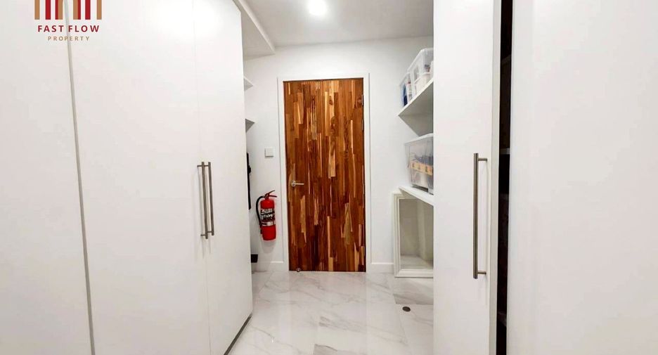 For sale 2 bedrooms condo in Phaya Thai, Bangkok