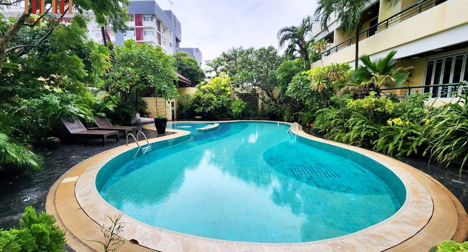 For sale 2 bedrooms condo in Phaya Thai, Bangkok