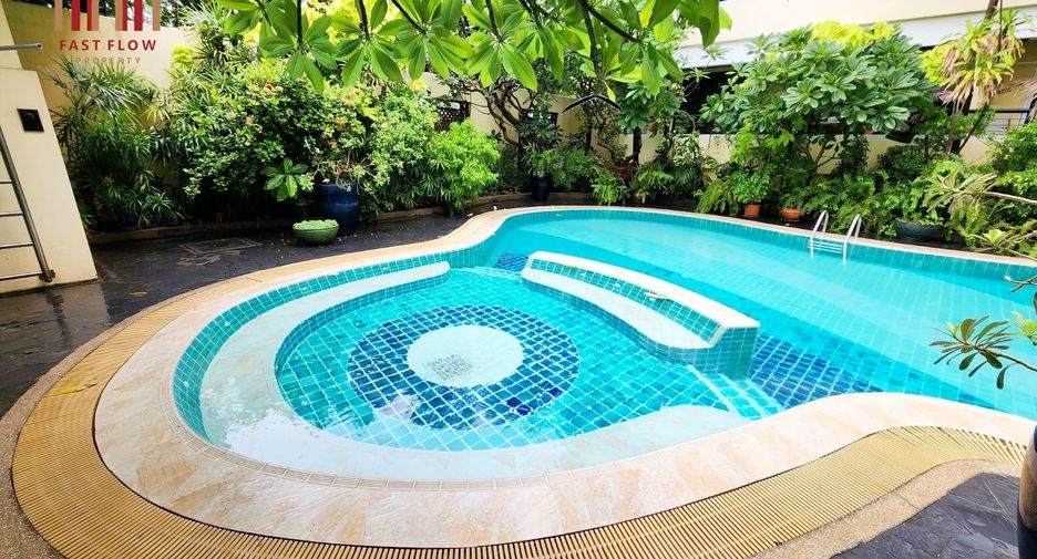 For sale 2 bedrooms condo in Phaya Thai, Bangkok