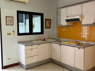 Casa adosada en alquiler de 6 habitaciones en Watthana, Bangkok