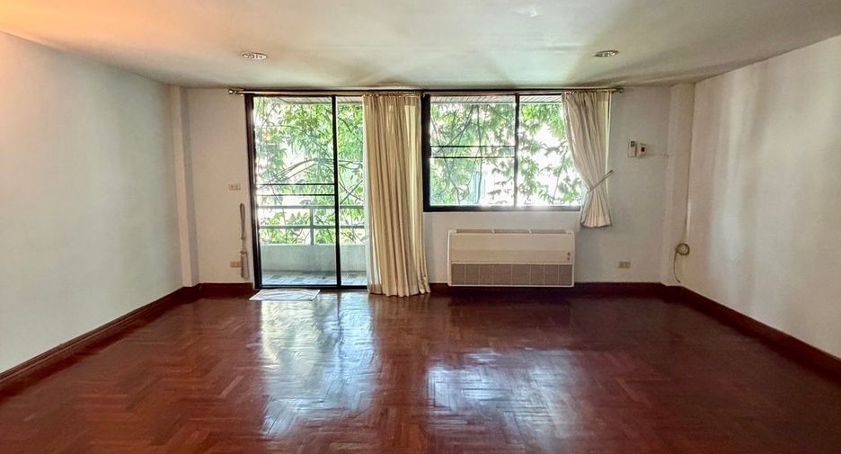 Casa adosada en alquiler de 6 habitaciones en Watthana, Bangkok