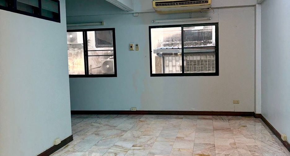Casa adosada en alquiler de 6 habitaciones en Watthana, Bangkok