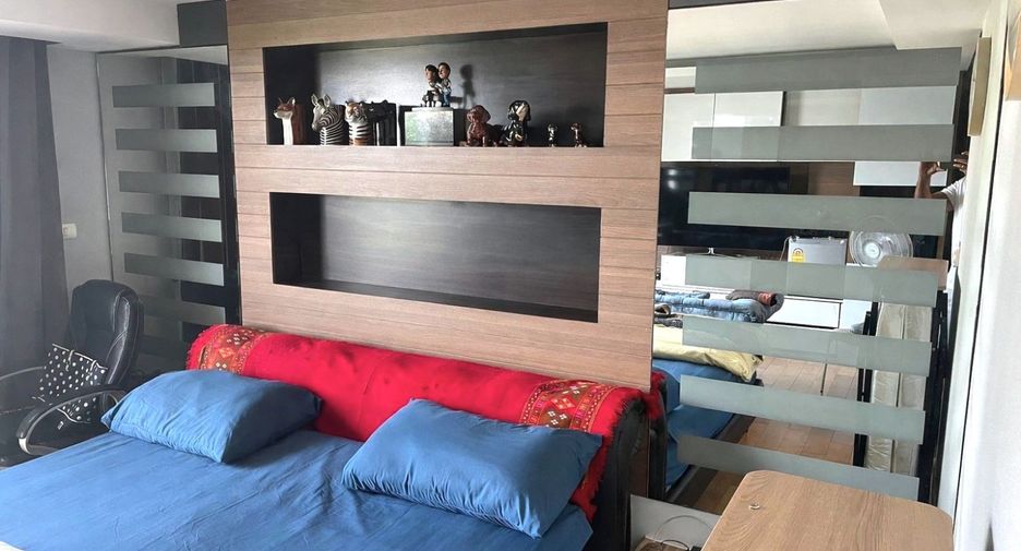 For sale 3 bedrooms condo in Khlong Toei, Bangkok