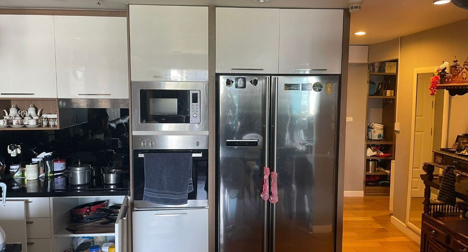 For sale 3 bedrooms condo in Khlong Toei, Bangkok
