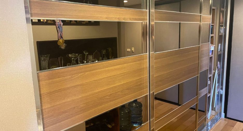 For sale 3 bedrooms condo in Khlong Toei, Bangkok