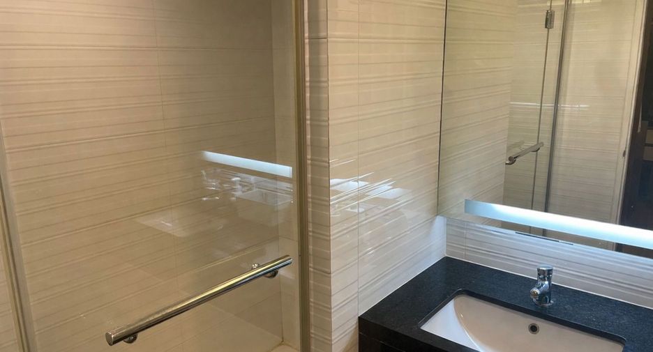 For sale 3 bedrooms condo in Khlong Toei, Bangkok