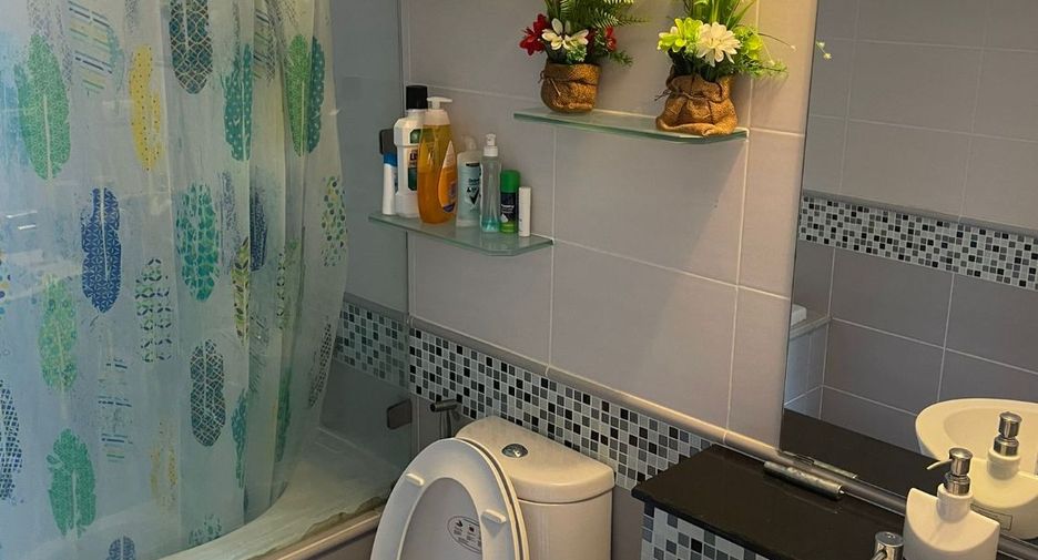 For sale 3 bedrooms condo in Khlong Toei, Bangkok
