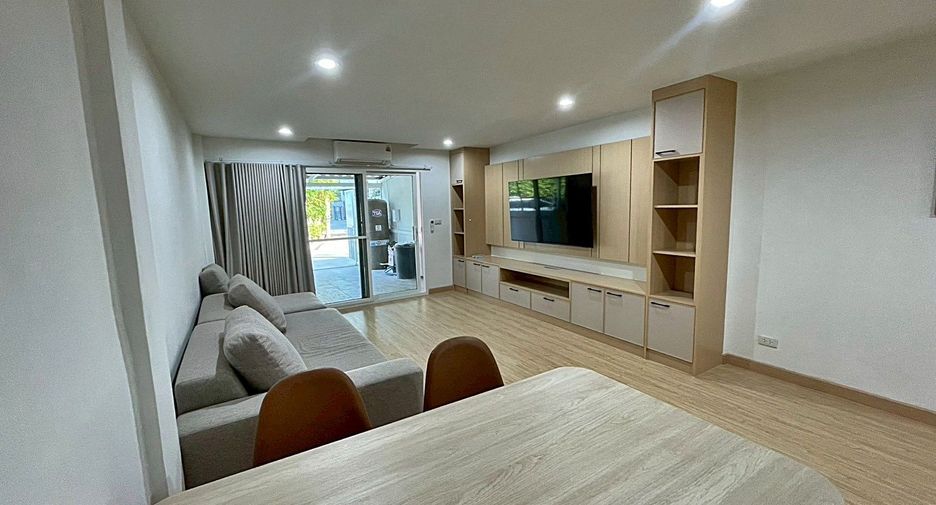 For rent 3 bedrooms townhouse in Bang Na, Bangkok