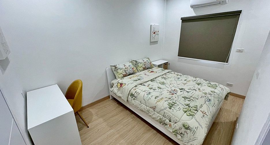 For rent 3 bedrooms townhouse in Bang Na, Bangkok
