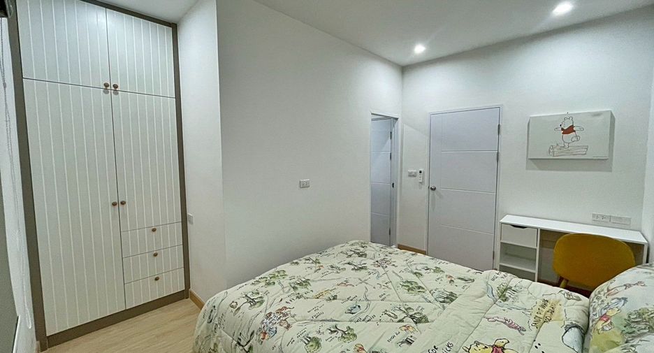 For rent 3 bedrooms townhouse in Bang Na, Bangkok
