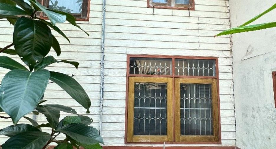 For sale 4 bedrooms house in Bangkok Yai, Bangkok