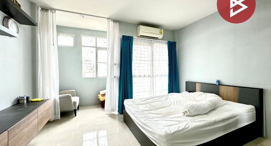 Reihenhaus zum Kauf mit 2 Zimmer in Si Racha, Chonburi
