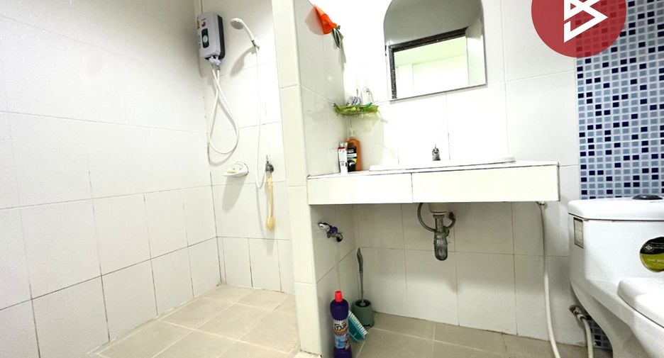 Reihenhaus zum Kauf mit 2 Zimmer in Si Racha, Chonburi