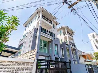 出租 3 卧室 联排别墅 在 Watthana, 曼谷