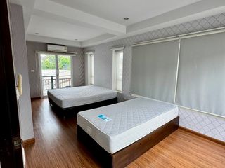 出租 3 卧室 联排别墅 在 Watthana, 曼谷