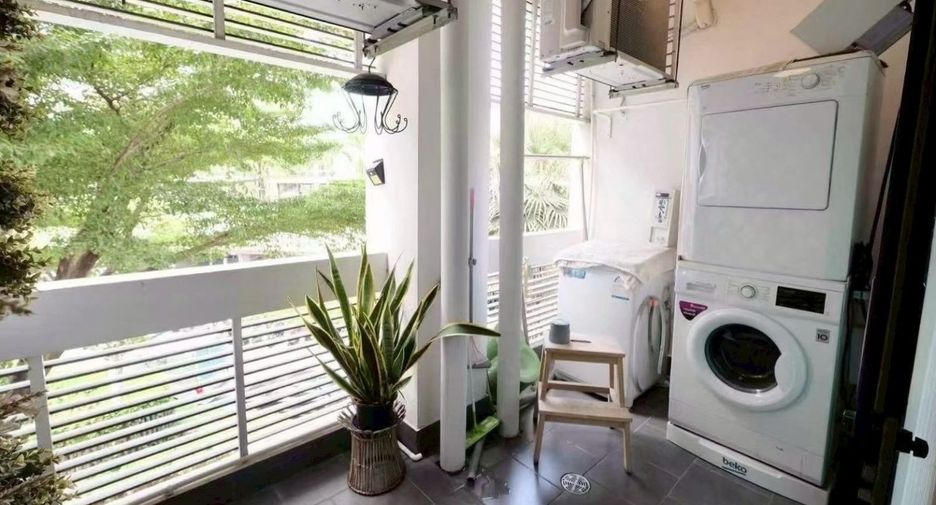 For sale 2 bedrooms condo in Huai Khwang, Bangkok