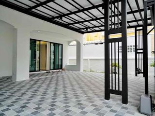 For rent and for sale 5 bedrooms house in Prawet, Bangkok
