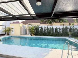 Villa en alquiler de 4 habitaciones en Bang Lamung, Chonburi