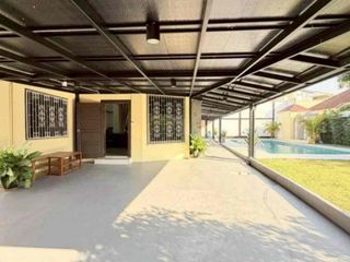 Villa en alquiler de 4 habitaciones en Bang Lamung, Chonburi