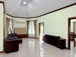 Villa en alquiler de 4 habitaciones en Bang Lamung, Chonburi