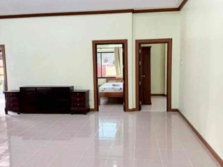 Villa en alquiler de 4 habitaciones en Bang Lamung, Chonburi