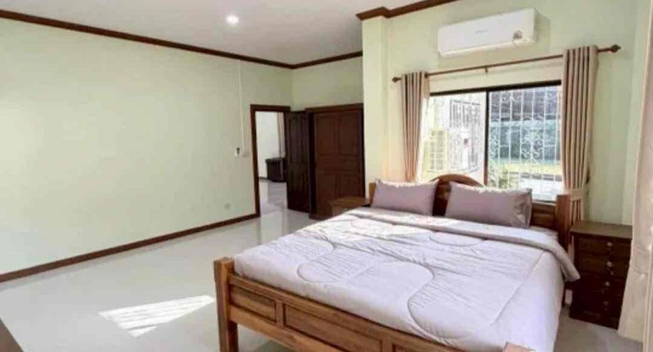 À louer 4 chambres villa à Bang Lamung, Chonburi