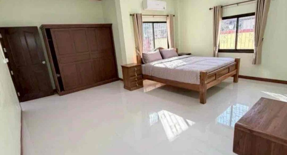 À louer 4 chambres villa à Bang Lamung, Chonburi