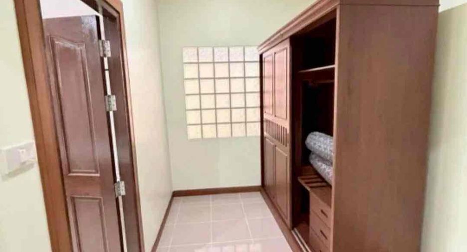 À louer 4 chambres villa à Bang Lamung, Chonburi