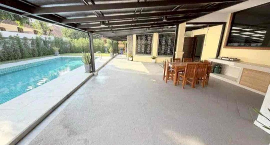 À louer 4 chambres villa à Bang Lamung, Chonburi