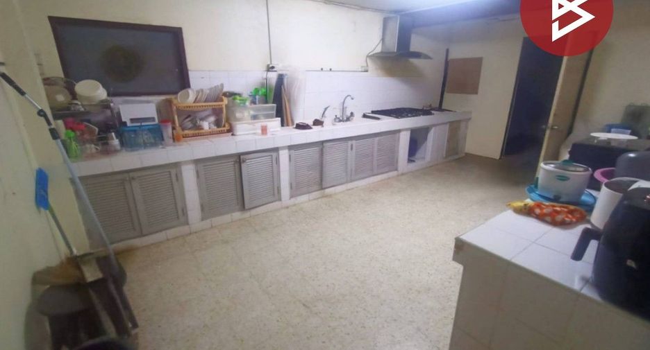 For sale 5 bedrooms house in Mueang Samut Prakan, Samut Prakan