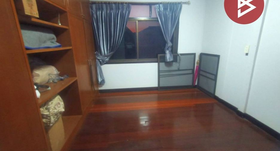 For sale 5 bedrooms house in Mueang Samut Prakan, Samut Prakan