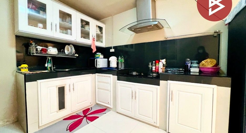 For rent and for sale 5 bedrooms townhouse in Bueng Kum, Bangkok