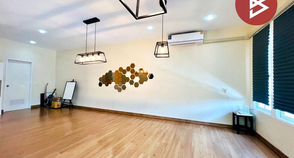 For rent and for sale 5 bedrooms townhouse in Bueng Kum, Bangkok