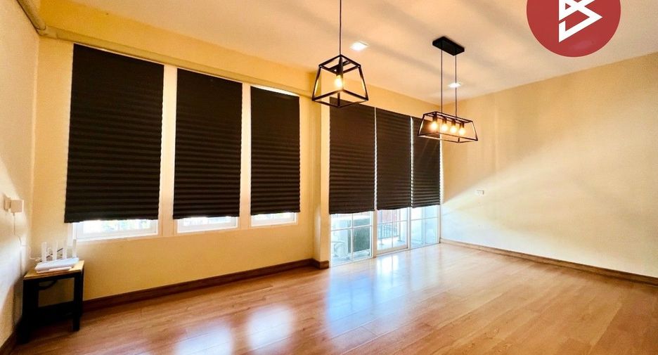 For rent and for sale 5 bedrooms townhouse in Bueng Kum, Bangkok