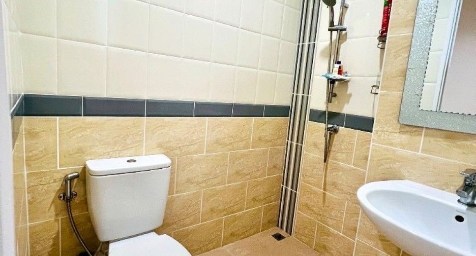 For rent and for sale 5 bedrooms townhouse in Bueng Kum, Bangkok