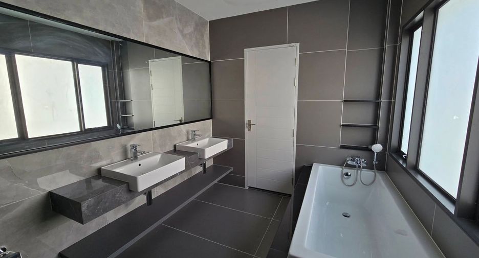 For rent 4 bedrooms condo in Bang Phli, Samut Prakan