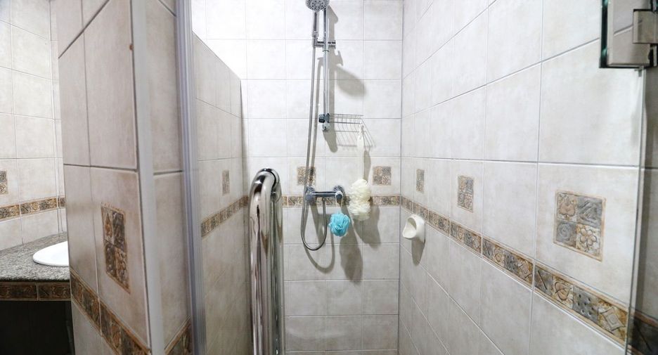 Продажа 4 спальни дом в Mueang Udon Thani, Удонтани