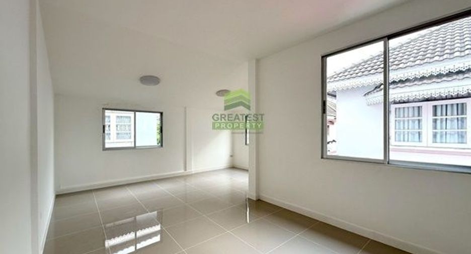 For sale 4 bedrooms house in Mueang Nonthaburi, Nonthaburi