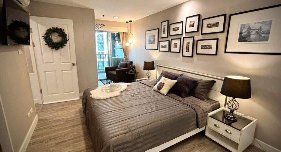 For rent 3 bedrooms condo in Huai Khwang, Bangkok