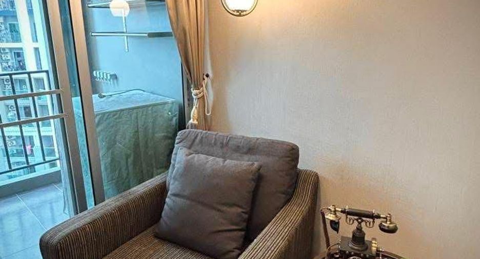For rent 3 bedrooms condo in Huai Khwang, Bangkok