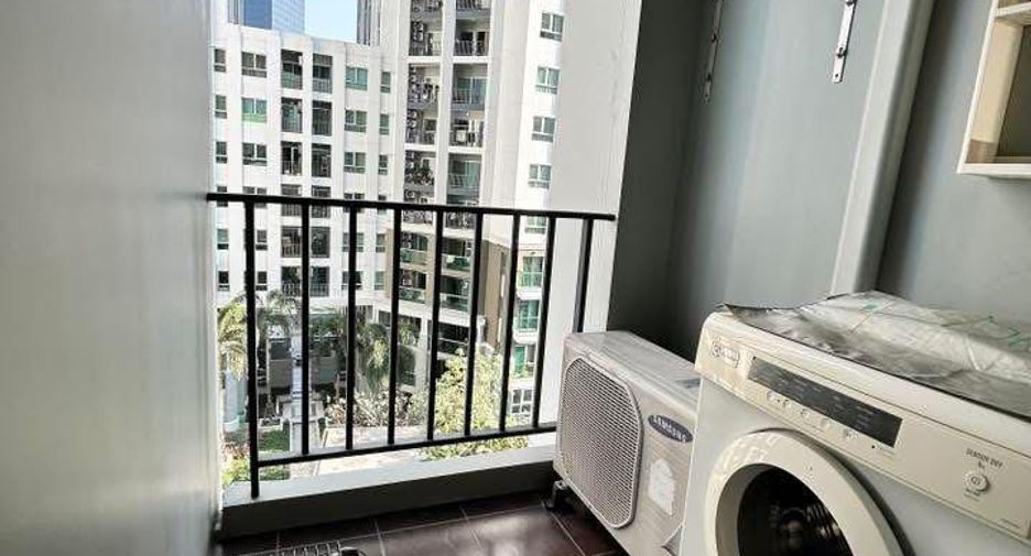 For rent 3 bedrooms condo in Huai Khwang, Bangkok