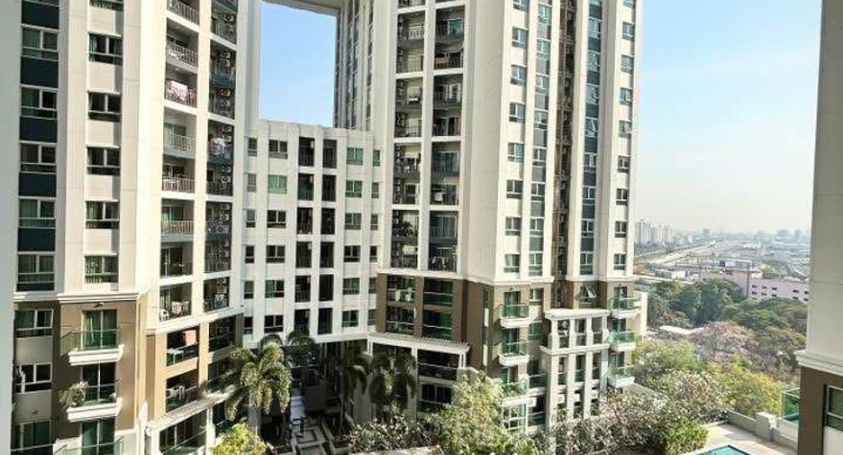 For rent 3 bedrooms condo in Huai Khwang, Bangkok