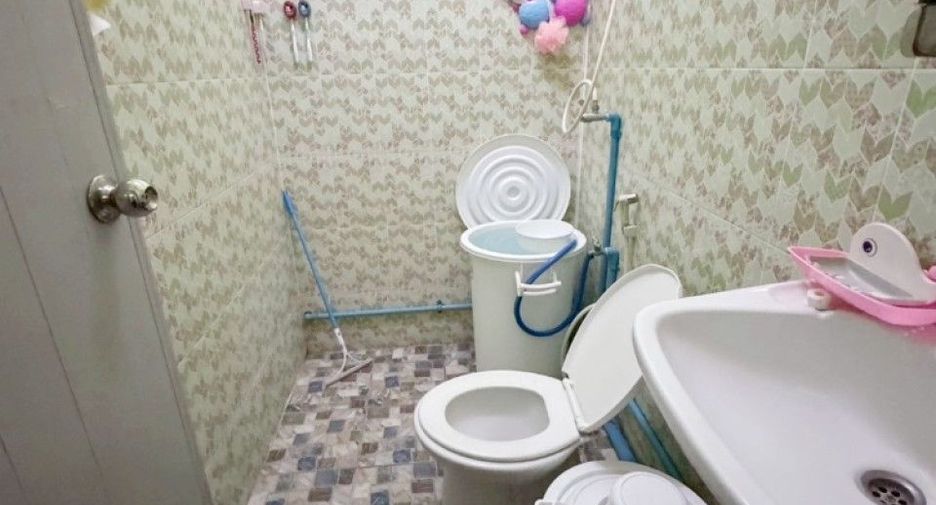 For sale 2 bedrooms townhouse in Bang Khae, Bangkok