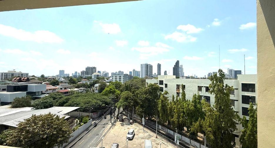 À louer 2 chambres condo à Yan Nawa, Bangkok