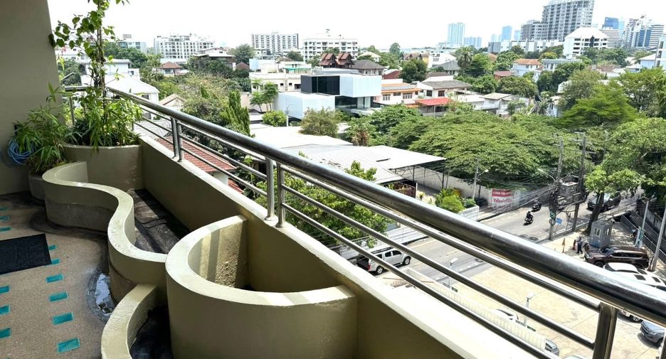 À louer 2 chambres condo à Yan Nawa, Bangkok