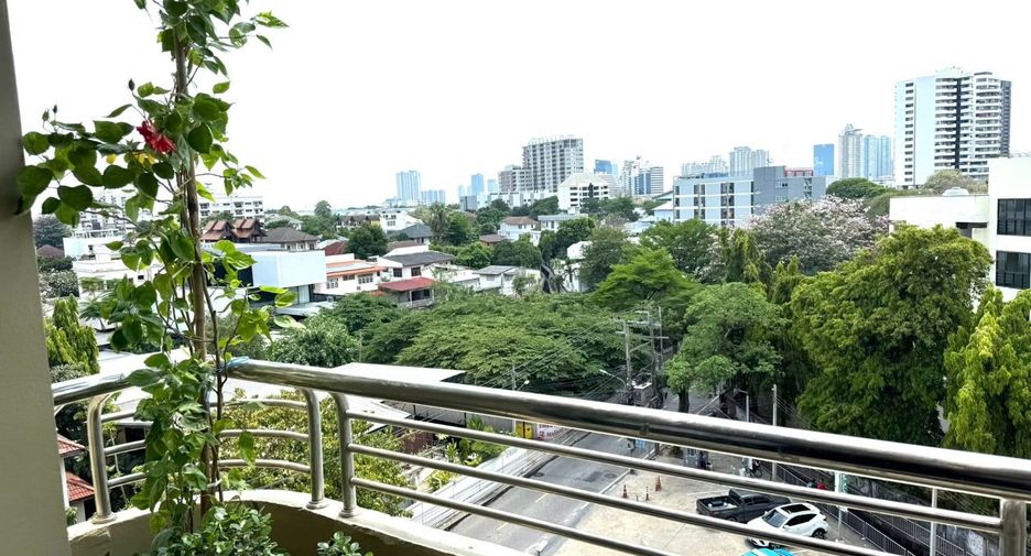 À louer 2 chambres condo à Yan Nawa, Bangkok